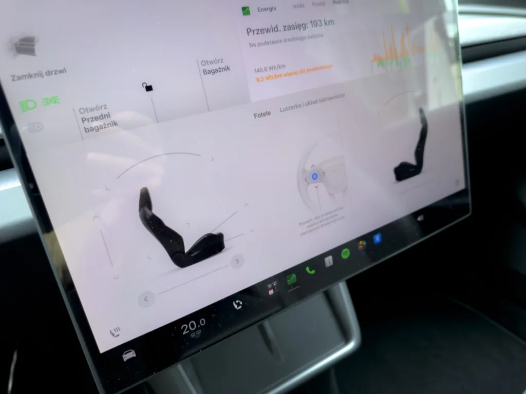 Tesla Model Y – testowaliśmy „biedawersję" bestsellera. Okazja czy pułapka cenowa? - Tesla Y 6
