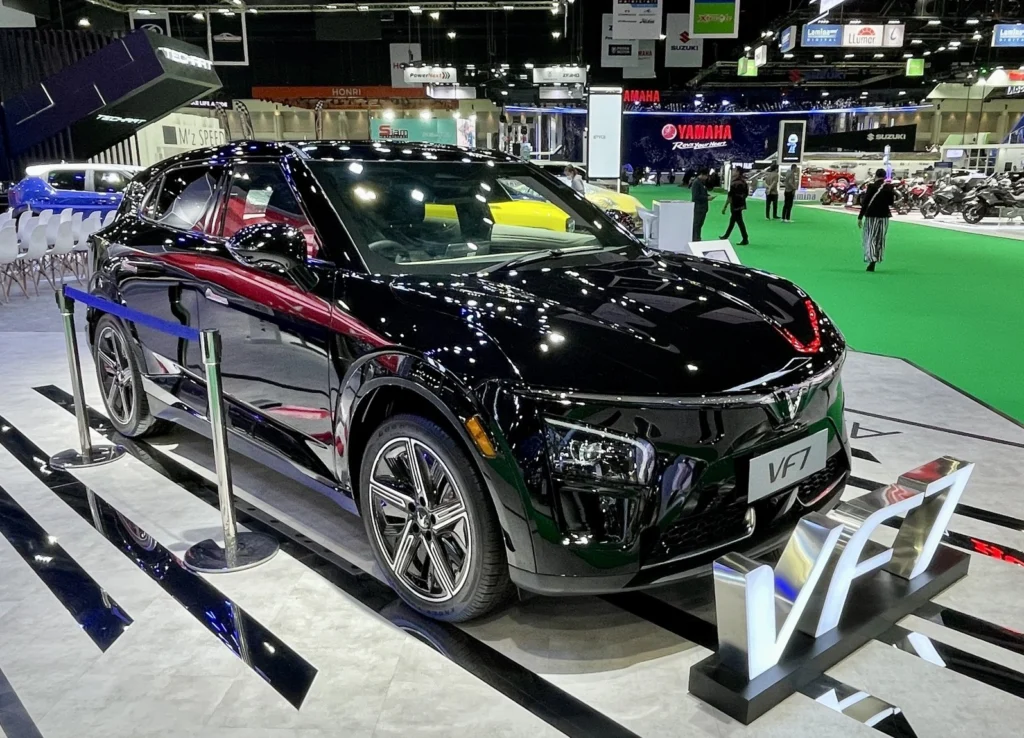 Tesla rusza na podbój. Jakiś problem? Tak. Monopol VinFast - VinFasta targi 2 tesla