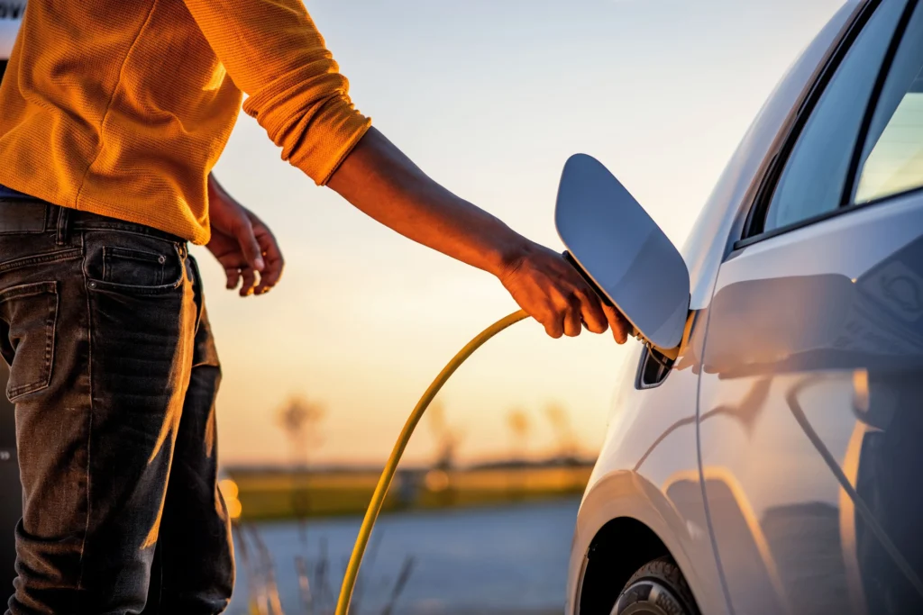 Samochód to dopiero początek. Czy polskie firmy są gotowe na prawdziwą skalę elektromobilności? polskie
