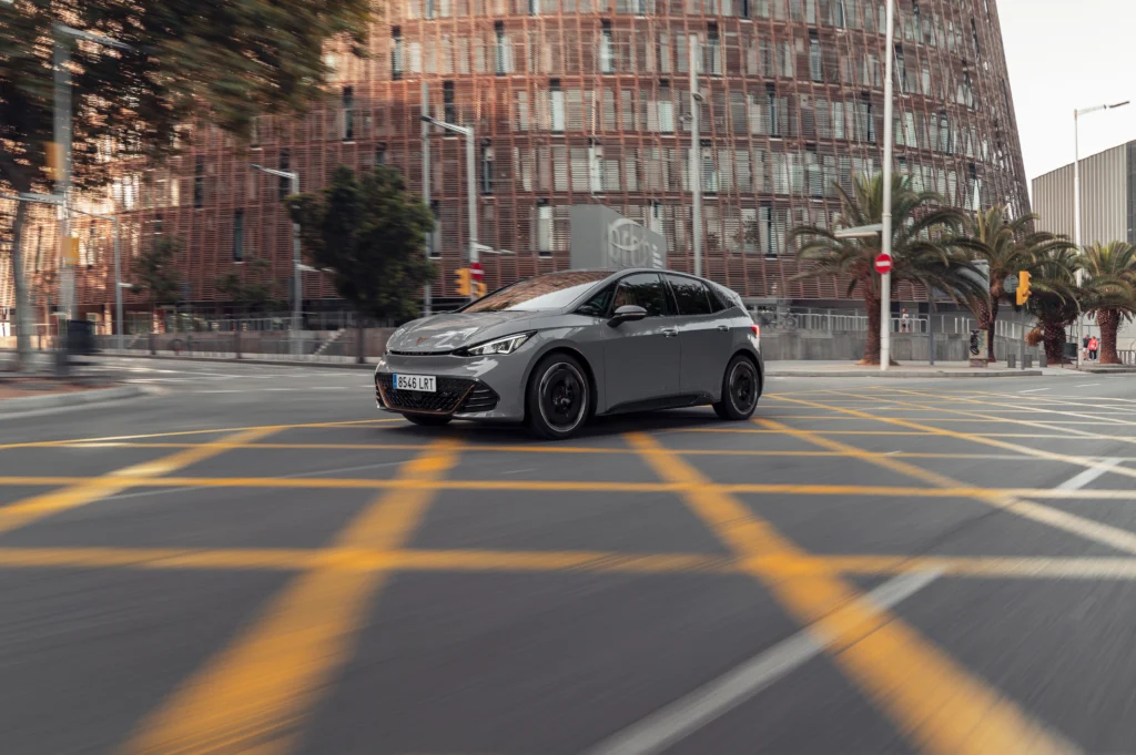 326 KM i napęd na tył. Takiego „sportowca” Volkswagen jeszcze nie miał! 326 KM i napęd na tył. Takiego „sportowca” Volkswagen jeszcze nie miał! - obraz 6