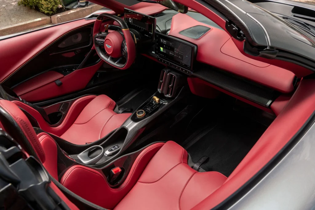 Najszybszy otwarty Aston Martin w historii. Valhalla Spider łączy F1 i hybrydę plug-in - Aston Martin valhalla spider 2