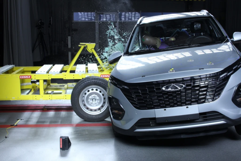 Chiński SUV od Chery dostał zero gwiazdek. Inne auta z Chin zgarniają „piątki” Chiński SUV od Chery dostał zero gwiazdek. Inne auta z Chin zgarniają „piątki” - Chery test Latin NCAP Tiggo 1 2
