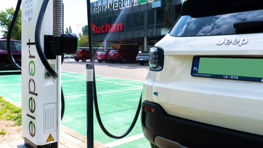 GreenWay nadal liderem szybkiego ładowania z udziałem ponad 20%. Lidl i Powerdot coraz bliżej GreenWay nadal liderem szybkiego ładowania z udziałem ponad 20%. Lidl i Powerdot coraz bliżej - Eleport Manufaktura fot ele 2