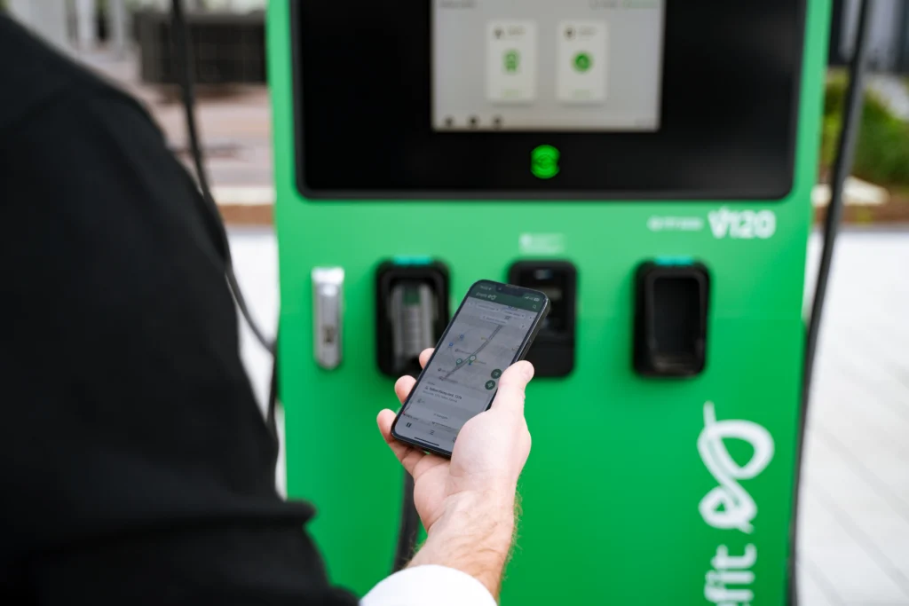 O użyteczności samochodu elektrycznego coraz bardziej decyduje czas ładowania - Enefit sponsor zdjecie 1