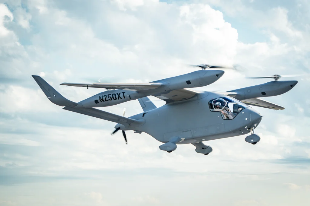 Elektryczny samolot od BETA Technologies dostał przełomową zgodę. Może zabierać klientów na pokład - Hover Testing 20250902 0035 copy1