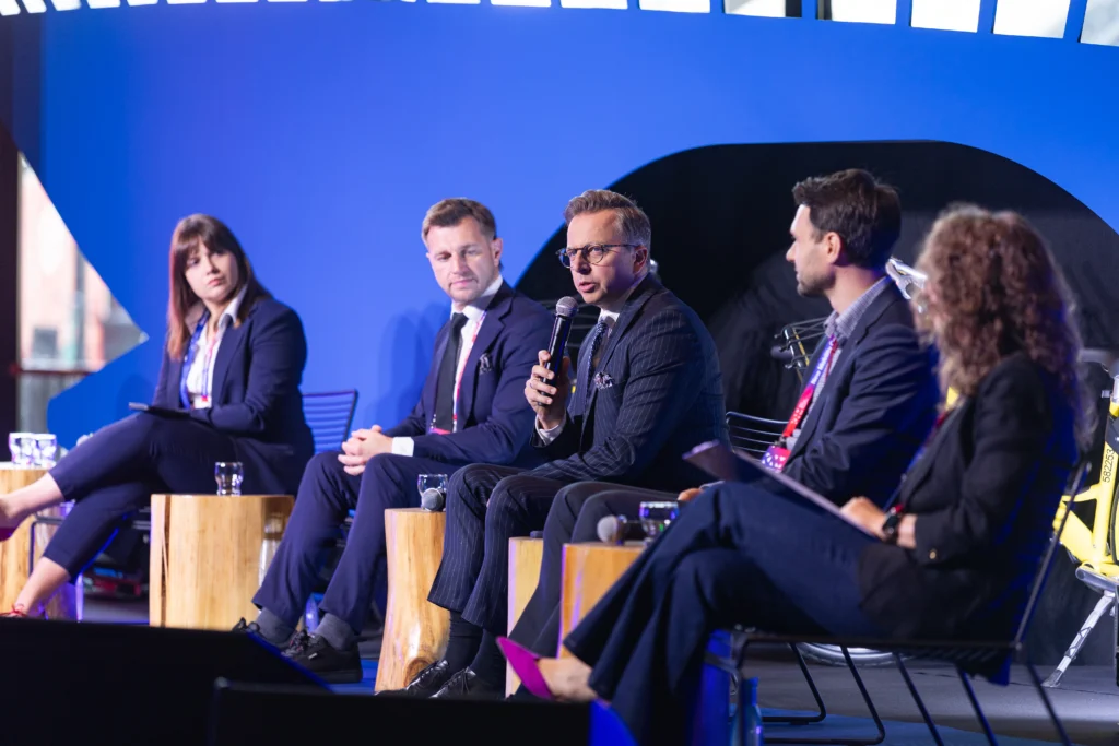 Polska: jak zmniejszyć dystans do Europy w nowej mobilności? 10 rekomendacji PSNM! - KNM 2026 Polska wnioski 2