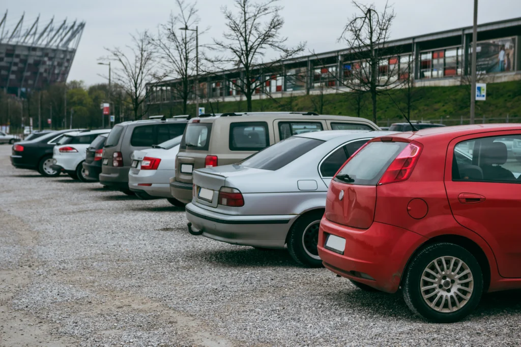Koniec luki dla aut spoza Unii? Rząd chce obowiązkowych przeglądów i rejestracji - Koniec luki dla aut z Ukrainy fot. freepik 1