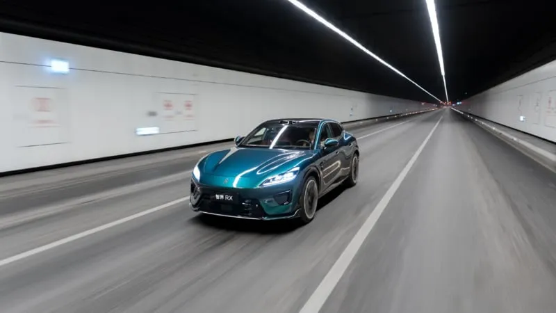 Nowa ofensywa Chery. Marka rozwijana z Huawei szykuje sześć modeli dla świata Nowa ofensywa Chery. Marka rozwijana z Huawei szykuje sześć modeli dla świata - Luxeed RX 1