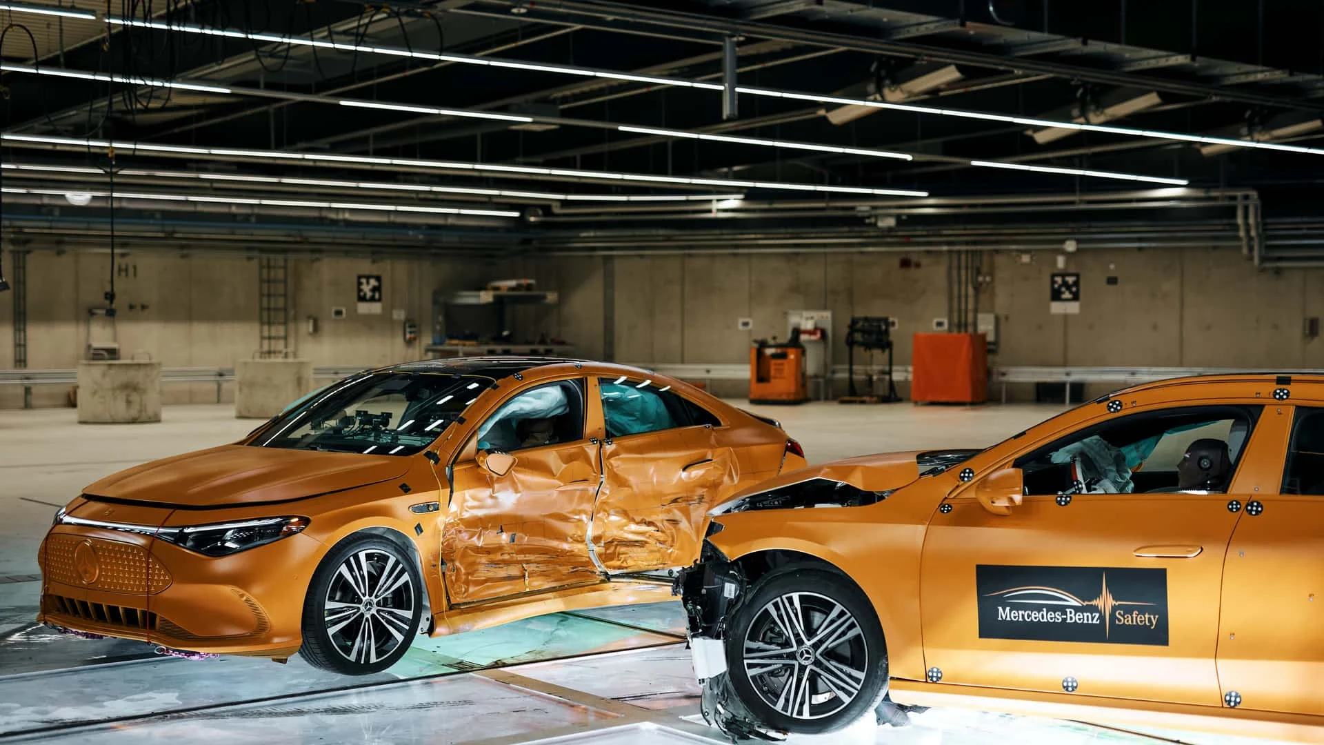 Mercedes test zderzeniowy CLA 4