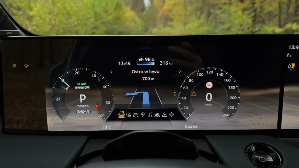 Nowy Nissan LEAF wjeżdża do Polski. Pionier elektromobilności z zasięgiem do 622 km i ceną od 149 900 zł - Nissan LEAF 19