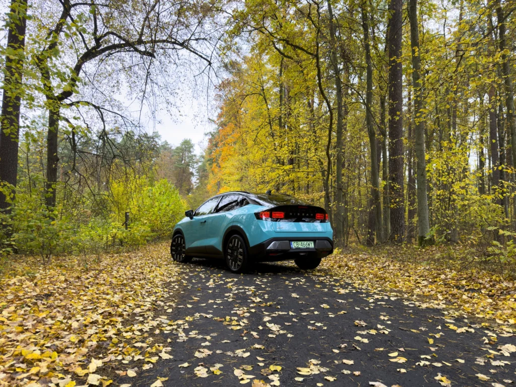 Nowy Nissan LEAF wjeżdża do Polski. Pionier elektromobilności z zasięgiem do 622 km i ceną od 149 900 zł - Nissan LEAF 33