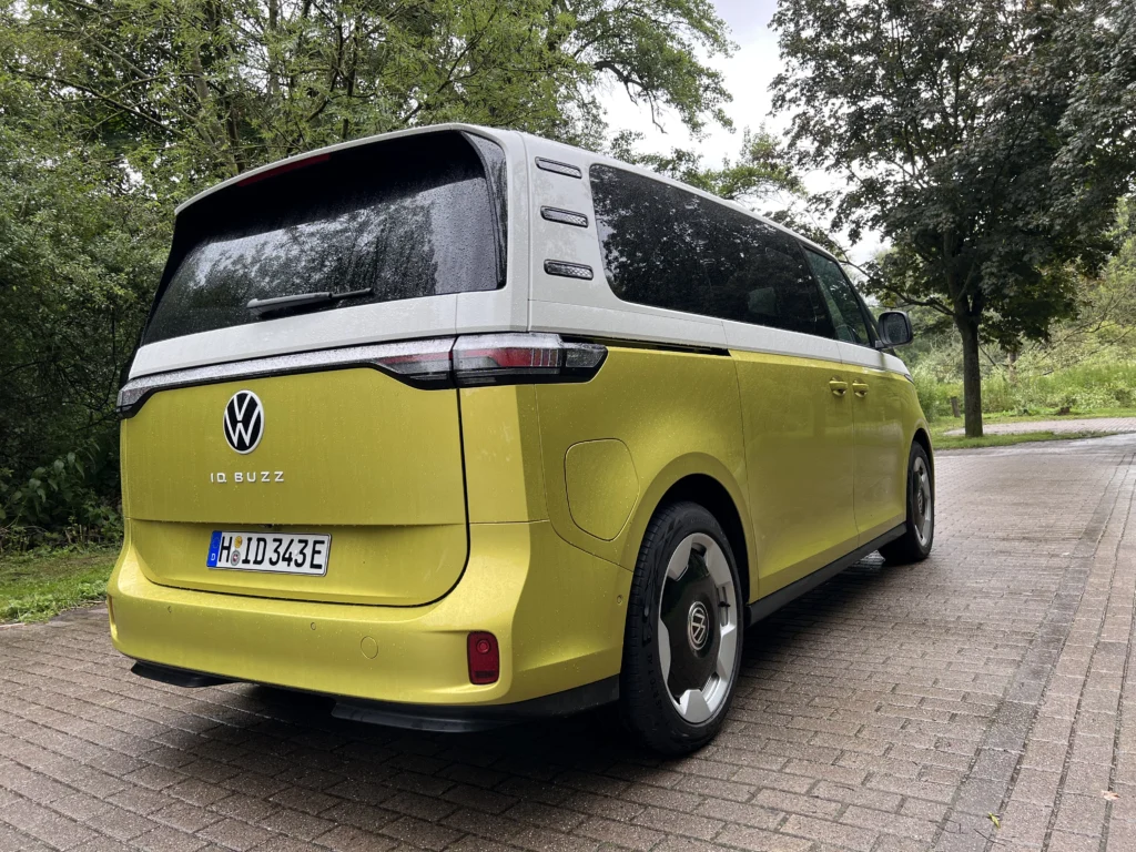 Używany Volkswagen ID. Buzz - poradnik kupującego. Ceny, wersje, zasięg i typowe problemy - vw id buzz 2024 30