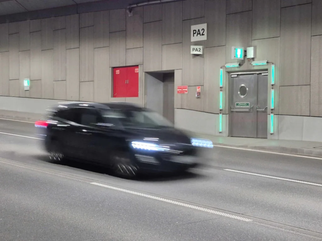 Ponad 60 mln aut i tylko sześć zdarzeń. W tunelach na S52 GDDKiA podnosi limit do 100 km/h - w tunelach szybciej 3