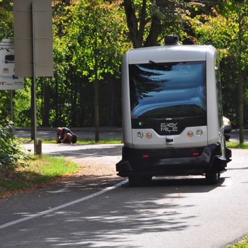 2470623-Bus-kursuje-przez-siedem-dni-w-tygodniu-w-godz-10-15-z-czestotliwoscia-co-pol-godziny-Przejazd-jest-darmowy-ale-na-poklad-nie-moze-wejsc-jednorazowo-wiecej-niz-12-osob